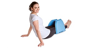 Use of the A10P magnetic therapy applicator in its folded version for foot therapy.